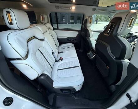 Rivian R1S 2023 в Дубно на Automoto.ua Белый Rivian R1S, объемом двигателя 0 л и пробегом 19 тыс. км за 47777 $, фото 119 на Automoto.ua