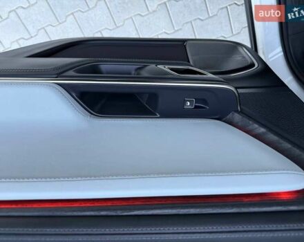 Rivian R1S 2023 в Дубно на Automoto.ua Белый Rivian R1S, объемом двигателя 0 л и пробегом 19 тыс. км за 47777 $, фото 115 на Automoto.ua