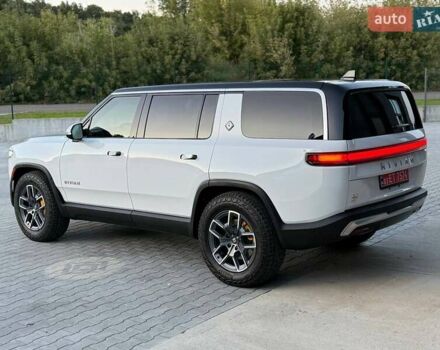 Rivian R1S 2023 в Дубно на Automoto.ua Белый Rivian R1S, объемом двигателя 0 л и пробегом 19 тыс. км за 47777 $, фото 194 на Automoto.ua