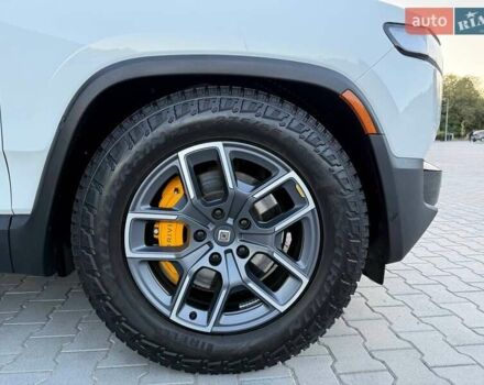 Rivian R1S 2023 в Дубно на Automoto.ua Белый Rivian R1S, объемом двигателя 0 л и пробегом 19 тыс. км за 47777 $, фото 51 на Automoto.ua