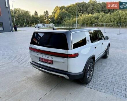 Rivian R1S 2023 в Дубно на Automoto.ua Белый Rivian R1S, объемом двигателя 0 л и пробегом 19 тыс. км за 47777 $, фото 18 на Automoto.ua