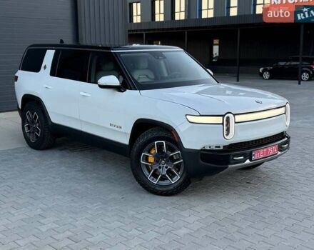 Rivian R1S 2023 в Дубно на Automoto.ua Белый Rivian R1S, объемом двигателя 0 л и пробегом 19 тыс. км за 47777 $, фото 73 на Automoto.ua
