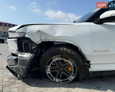 Белый Rivian R1S, объемом двигателя 0 л и пробегом 25 тыс. км за 24000 $, фото 7 на Automoto.ua