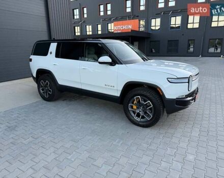 Rivian R1S 2023 в Дубно на Automoto.ua Белый Rivian R1S, объемом двигателя 0 л и пробегом 19 тыс. км за 47777 $, фото 75 на Automoto.ua