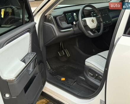 Белый Rivian R1S, объемом двигателя 0 л и пробегом 35 тыс. км за 58000 $, фото 17 на Automoto.ua