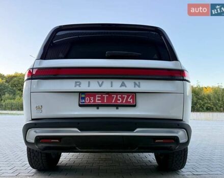 Rivian R1S 2023 в Дубно на Automoto.ua Белый Rivian R1S, объемом двигателя 0 л и пробегом 19 тыс. км за 47777 $, фото 61 на Automoto.ua