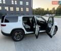 Rivian R1S 2023 в Дубно на Automoto.ua Белый Rivian R1S, объемом двигателя 0 л и пробегом 19 тыс. км за 47777 $, фото 6 на Automoto.ua