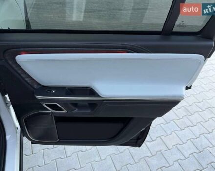 Rivian R1S 2023 в Дубно на Automoto.ua Белый Rivian R1S, объемом двигателя 0 л и пробегом 19 тыс. км за 47777 $, фото 111 на Automoto.ua