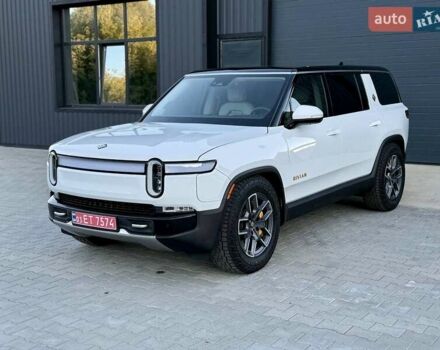 Rivian R1S 2023 в Дубно на Automoto.ua Белый Rivian R1S, объемом двигателя 0 л и пробегом 19 тыс. км за 47777 $, фото 38 на Automoto.ua