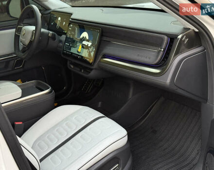 Белый Rivian R1S, объемом двигателя 0 л и пробегом 35 тыс. км за 58000 $, фото 18 на Automoto.ua