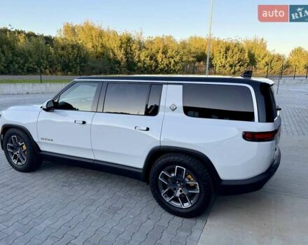 Rivian R1S 2023 в Дубно на Automoto.ua Белый Rivian R1S, объемом двигателя 0 л и пробегом 19 тыс. км за 47777 $, фото 34 на Automoto.ua