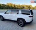 Rivian R1S 2023 в Дубно на Automoto.ua Белый Rivian R1S, объемом двигателя 0 л и пробегом 19 тыс. км за 47777 $, фото 34 на Automoto.ua