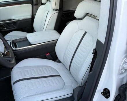 Rivian R1S 2023 в Дубно на Automoto.ua Белый Rivian R1S, объемом двигателя 0 л и пробегом 19 тыс. км за 47777 $, фото 168 на Automoto.ua