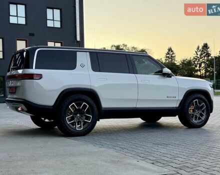 Rivian R1S 2023 в Дубно на Automoto.ua Белый Rivian R1S, объемом двигателя 0 л и пробегом 19 тыс. км за 47777 $, фото 190 на Automoto.ua
