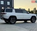 Rivian R1S 2023 в Дубно на Automoto.ua Белый Rivian R1S, объемом двигателя 0 л и пробегом 19 тыс. км за 47777 $, фото 190 на Automoto.ua