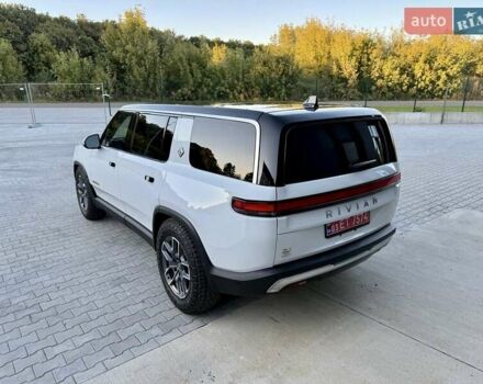 Rivian R1S 2023 в Дубно на Automoto.ua Белый Rivian R1S, объемом двигателя 0 л и пробегом 19 тыс. км за 47777 $, фото 20 на Automoto.ua