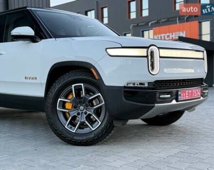 Rivian R1S 2023 в Дубно на Automoto.ua Белый Rivian R1S, объемом двигателя 0 л и пробегом 19 тыс. км за 47777 $, фото 5 на Automoto.ua