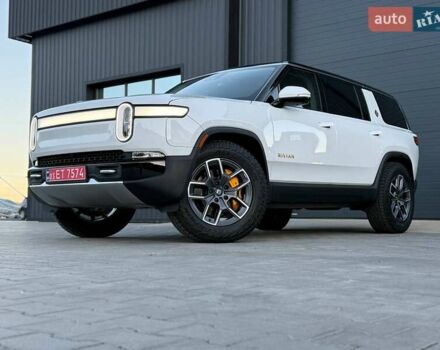 Rivian R1S 2023 в Дубно на Automoto.ua Белый Rivian R1S, объемом двигателя 0 л и пробегом 19 тыс. км за 47777 $, фото 77 на Automoto.ua