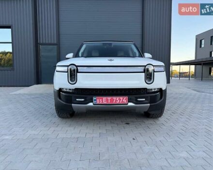 Rivian R1S 2023 в Дубно на Automoto.ua Белый Rivian R1S, объемом двигателя 0 л и пробегом 19 тыс. км за 47777 $, фото 47 на Automoto.ua