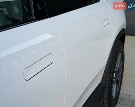 Rivian R1S 2023 в Дубно на Automoto.ua Белый Rivian R1S, объемом двигателя 0 л и пробегом 19 тыс. км за 47777 $, фото 197 на Automoto.ua