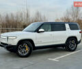 Белый Rivian R1S, объемом двигателя 0 л и пробегом 5 тыс. км за 53900 $, фото 2 на Automoto.ua