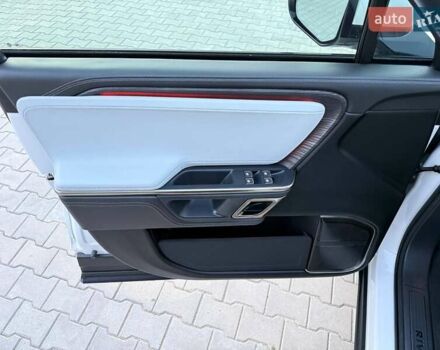 Rivian R1S 2023 в Дубно на Automoto.ua Белый Rivian R1S, объемом двигателя 0 л и пробегом 19 тыс. км за 47777 $, фото 158 на Automoto.ua