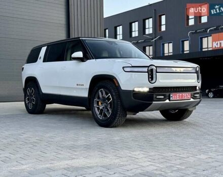 Rivian R1S 2023 в Дубно на Automoto.ua Белый Rivian R1S, объемом двигателя 0 л и пробегом 19 тыс. км за 47777 $, фото 192 на Automoto.ua