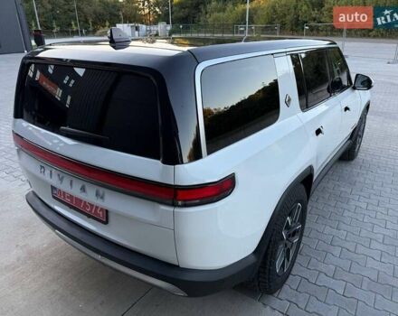 Rivian R1S 2023 в Дубно на Automoto.ua Белый Rivian R1S, объемом двигателя 0 л и пробегом 19 тыс. км за 47777 $, фото 70 на Automoto.ua