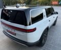Rivian R1S 2023 в Дубно на Automoto.ua Белый Rivian R1S, объемом двигателя 0 л и пробегом 19 тыс. км за 47777 $, фото 70 на Automoto.ua
