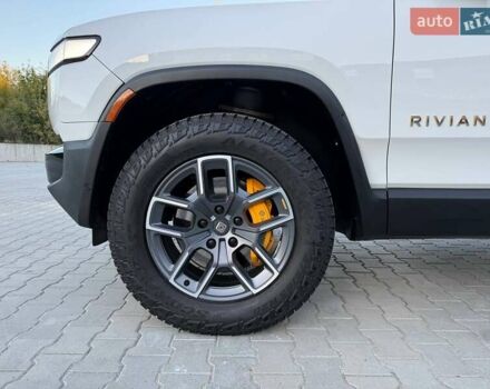 Rivian R1S 2023 в Дубно на Automoto.ua Белый Rivian R1S, объемом двигателя 0 л и пробегом 19 тыс. км за 47777 $, фото 67 на Automoto.ua