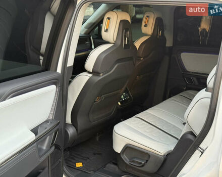 Белый Rivian R1S, объемом двигателя 0 л и пробегом 35 тыс. км за 58000 $, фото 19 на Automoto.ua