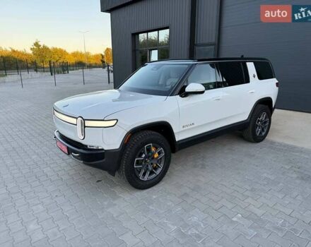 Rivian R1S 2023 в Дубно на Automoto.ua Белый Rivian R1S, объемом двигателя 0 л и пробегом 19 тыс. км за 47777 $, фото 68 на Automoto.ua