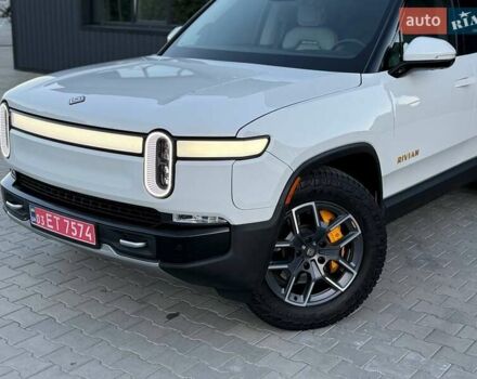 Rivian R1S 2023 в Дубно на Automoto.ua Белый Rivian R1S, объемом двигателя 0 л и пробегом 19 тыс. км за 47777 $, фото 186 на Automoto.ua