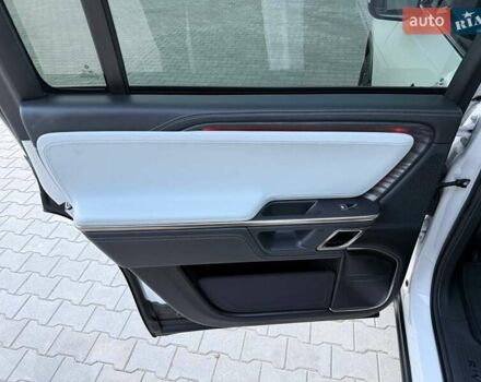 Rivian R1S 2023 в Дубно на Automoto.ua Белый Rivian R1S, объемом двигателя 0 л и пробегом 19 тыс. км за 47777 $, фото 125 на Automoto.ua