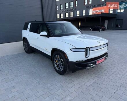 Rivian R1S 2023 в Дубно на Automoto.ua Белый Rivian R1S, объемом двигателя 0 л и пробегом 19 тыс. км за 47777 $, фото 14 на Automoto.ua