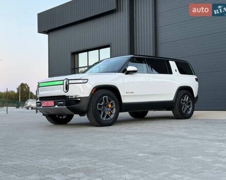 Rivian R1S 2023 в Дубно на Automoto.ua Белый Rivian R1S, объемом двигателя 0 л и пробегом 19 тыс. км за 47777 $, фото 188 на Automoto.ua