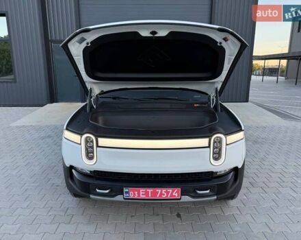 Rivian R1S 2023 в Дубно на Automoto.ua Белый Rivian R1S, объемом двигателя 0 л и пробегом 19 тыс. км за 47777 $, фото 82 на Automoto.ua