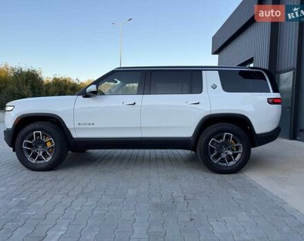 Rivian R1S 2023 в Дубно на Automoto.ua Белый Rivian R1S, объемом двигателя 0 л и пробегом 19 тыс. км за 47777 $, фото 62 на Automoto.ua
