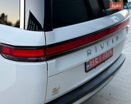 Rivian R1S 2023 в Дубно на Automoto.ua Белый Rivian R1S, объемом двигателя 0 л и пробегом 19 тыс. км за 47777 $, фото 42 на Automoto.ua