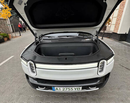 Белый Rivian R1S, объемом двигателя 0 л и пробегом 21 тыс. км за 55000 $, фото 4 на Automoto.ua