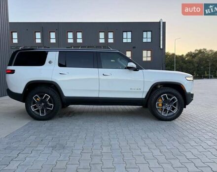 Rivian R1S 2023 в Дубно на Automoto.ua Белый Rivian R1S, объемом двигателя 0 л и пробегом 19 тыс. км за 47777 $, фото 65 на Automoto.ua
