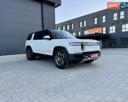 Rivian R1S 2023 в Дубно на Automoto.ua Белый Rivian R1S, объемом двигателя 0 л и пробегом 19 тыс. км за 47777 $, фото 17 на Automoto.ua