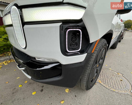 Белый Rivian R1S, объемом двигателя 0 л и пробегом 21 тыс. км за 55000 $, фото 9 на Automoto.ua