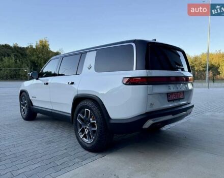 Rivian R1S 2023 в Дубно на Automoto.ua Белый Rivian R1S, объемом двигателя 0 л и пробегом 19 тыс. км за 47777 $, фото 7 на Automoto.ua