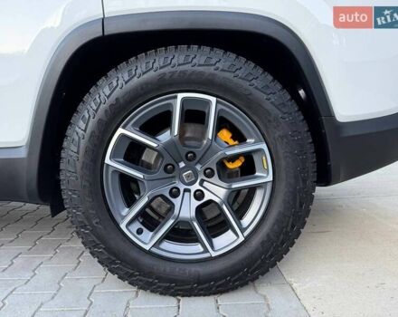 Rivian R1S 2023 в Дубно на Automoto.ua Белый Rivian R1S, объемом двигателя 0 л и пробегом 19 тыс. км за 47777 $, фото 44 на Automoto.ua