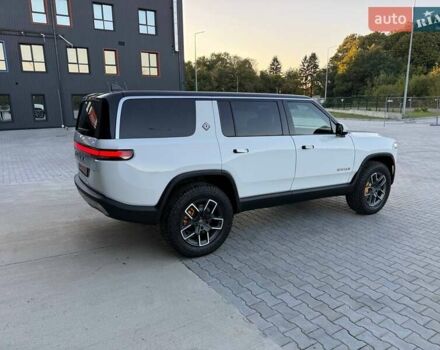 Rivian R1S 2023 в Дубно на Automoto.ua Белый Rivian R1S, объемом двигателя 0 л и пробегом 19 тыс. км за 47777 $, фото 72 на Automoto.ua