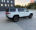 Rivian R1S 2023 в Дубно на Automoto.ua Белый Rivian R1S, объемом двигателя 0 л и пробегом 19 тыс. км за 47777 $, фото 72 на Automoto.ua