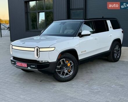 Rivian R1S 2023 в Дубно на Automoto.ua Белый Rivian R1S, объемом двигателя 0 л и пробегом 19 тыс. км за 47777 $, фото 191 на Automoto.ua