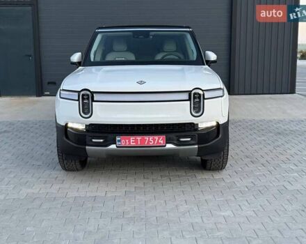 Rivian R1S 2023 в Дубно на Automoto.ua Белый Rivian R1S, объемом двигателя 0 л и пробегом 19 тыс. км за 47777 $, фото 185 на Automoto.ua