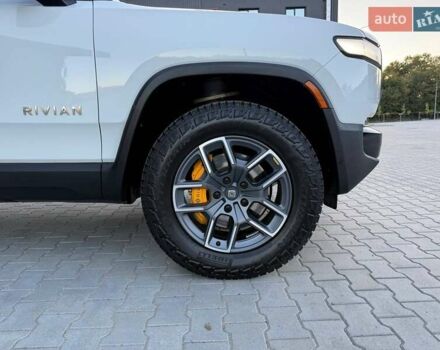 Rivian R1S 2023 в Дубно на Automoto.ua Белый Rivian R1S, объемом двигателя 0 л и пробегом 19 тыс. км за 47777 $, фото 69 на Automoto.ua